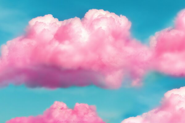 Nube rosa. Cielo azul