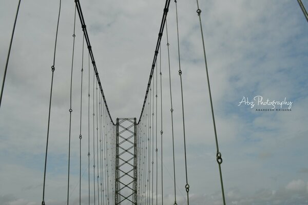 Alambres en gris al aire libre