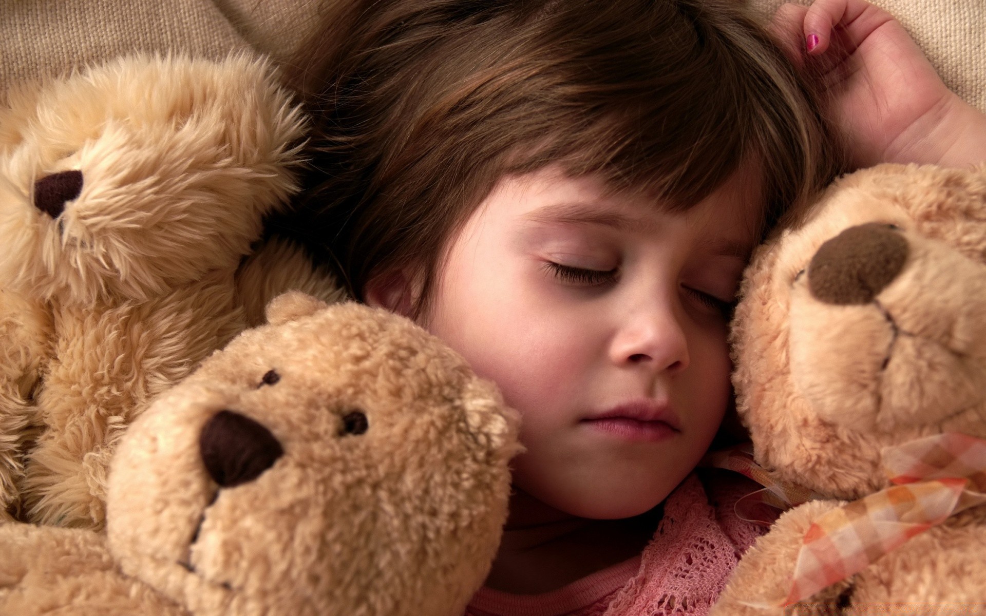 kinder teddy niedlich spielzeug kind plüsch wenig fell flaumig familie säugetier umarmung ein kind vergnügen schlaf liebe süßwaren