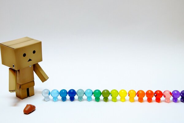 Un juguete manda un desfile de hombrecillos multicolores