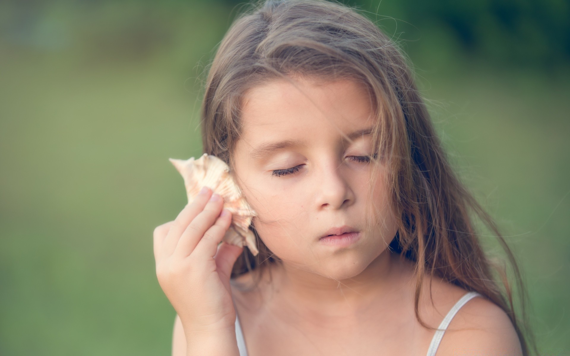 kinder frau natur porträt mädchen niedlich kind sommer allein im freien hübsch gesicht vergnügen