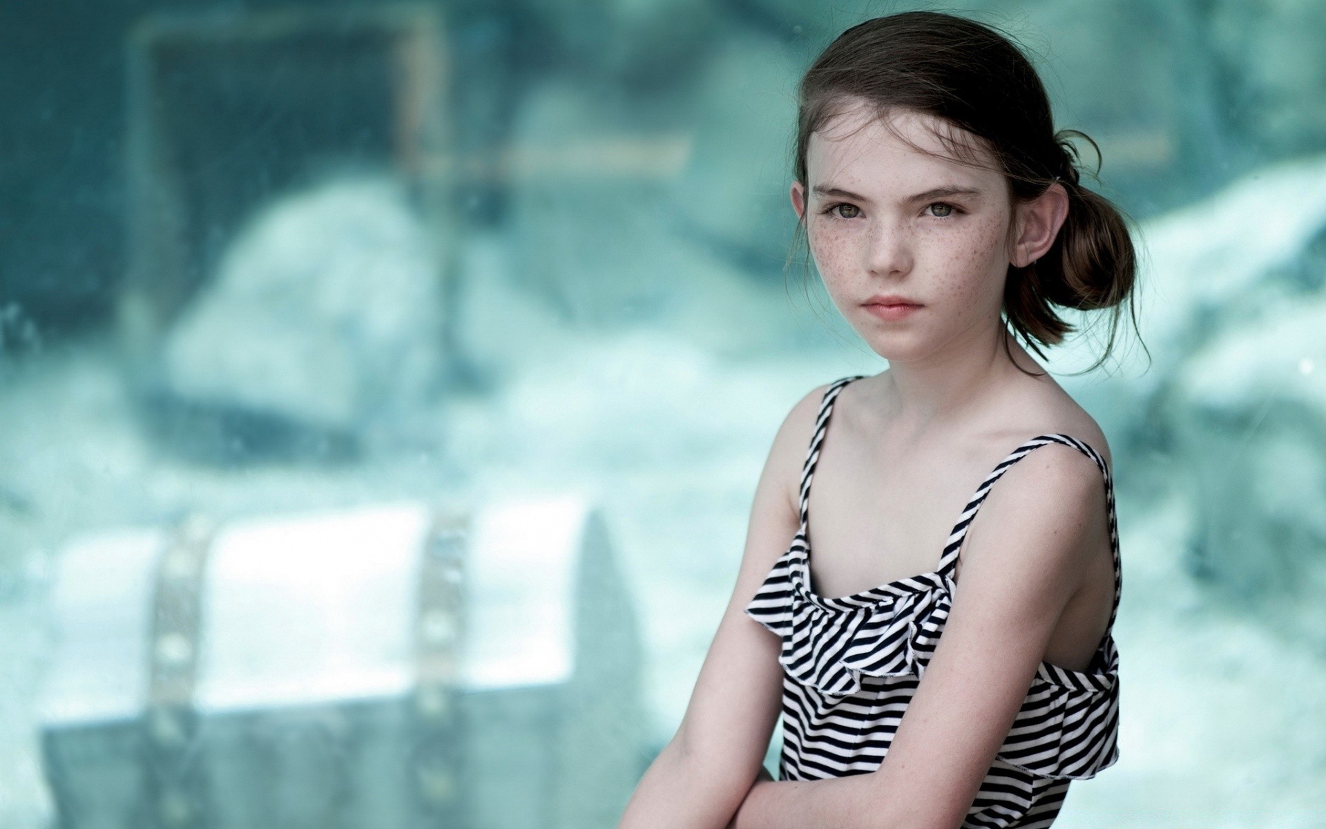 niños mujer verano al aire libre adulto agua retrato joven solo naturaleza ocio moda chica bonita