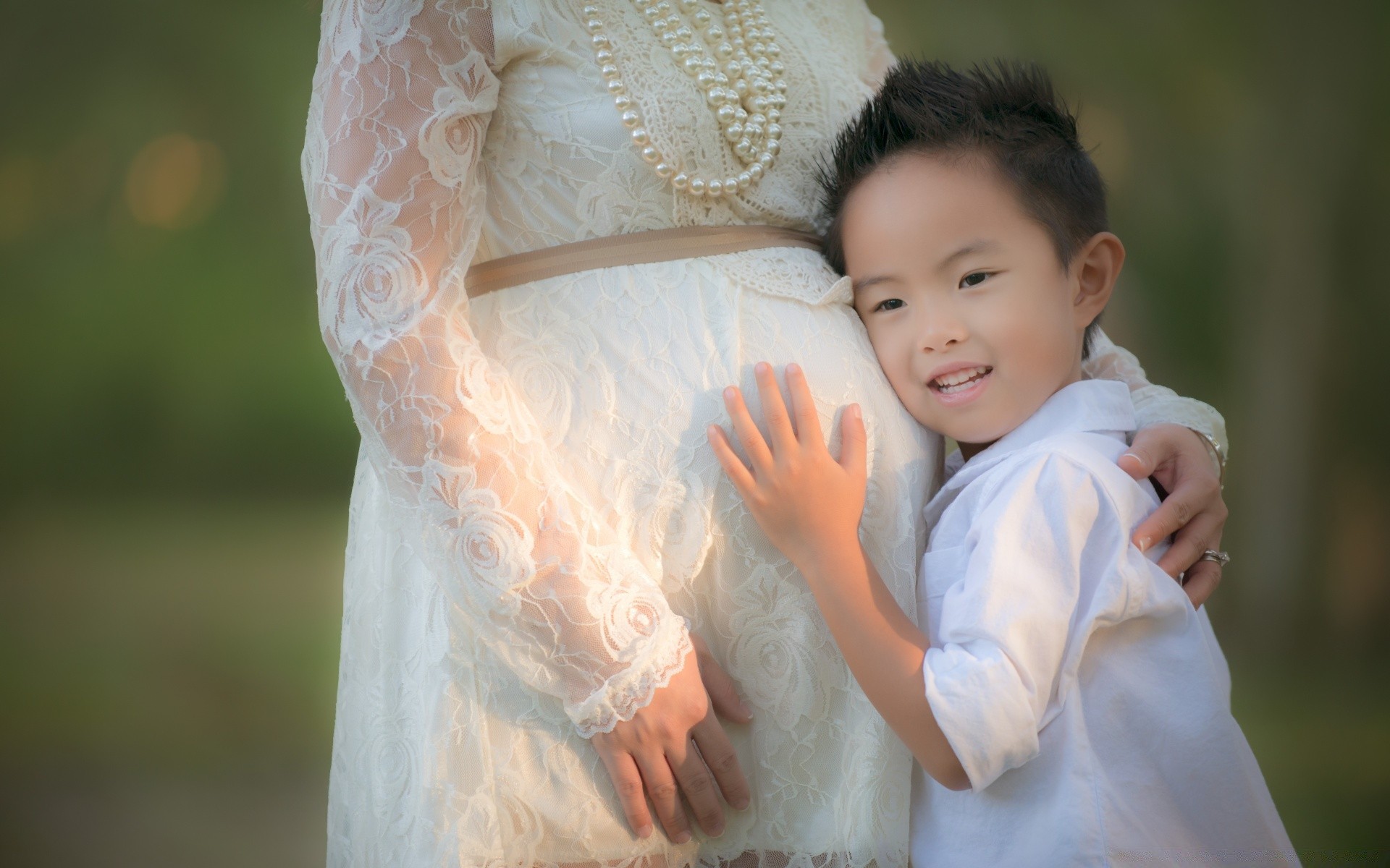 kinder kind liebe hochzeit mädchen kind porträt niedlich frau unschuld braut schleier im freien glück einigkeit familie