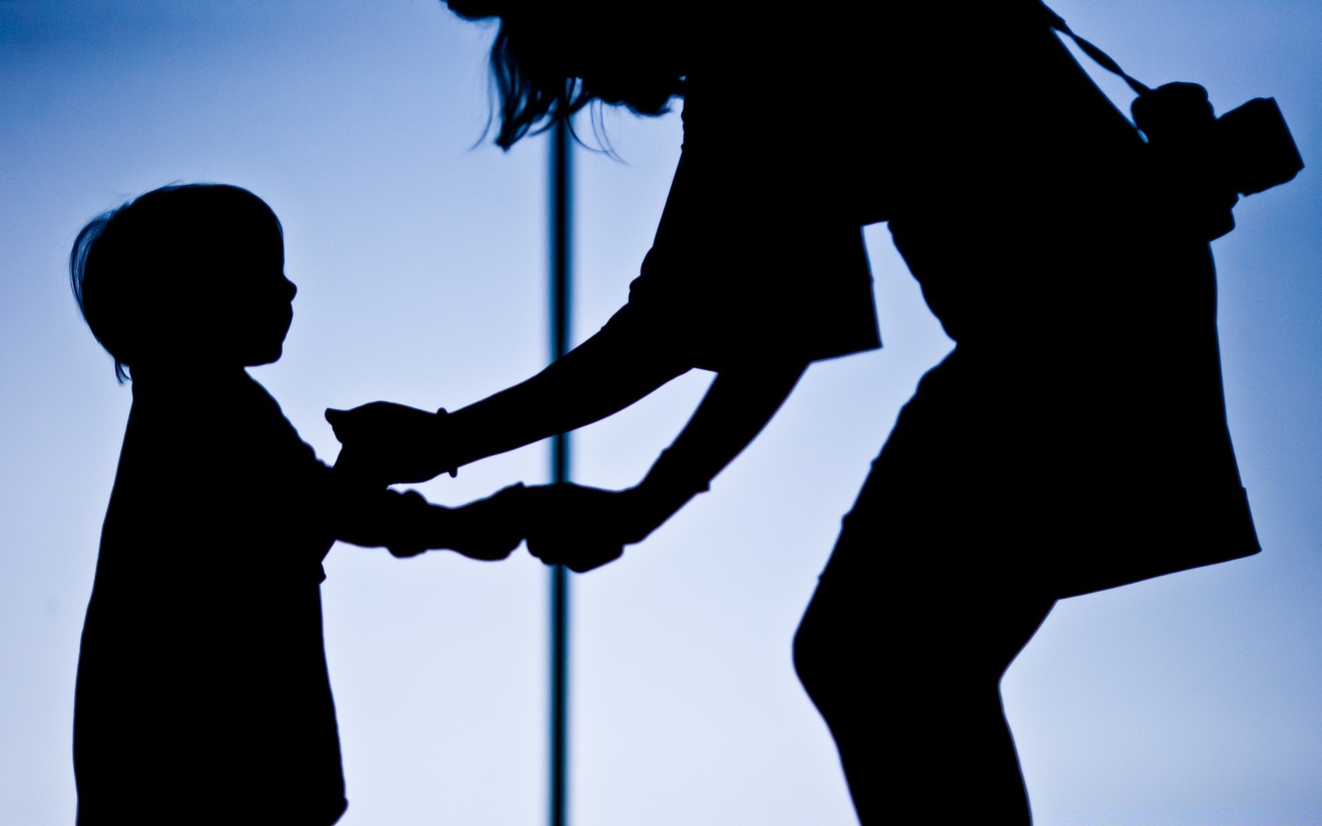 enfants silhouette rétro-éclairé ombre homme un deux femme coucher de soleil musique vue latérale profil loisirs adulte enfant concert