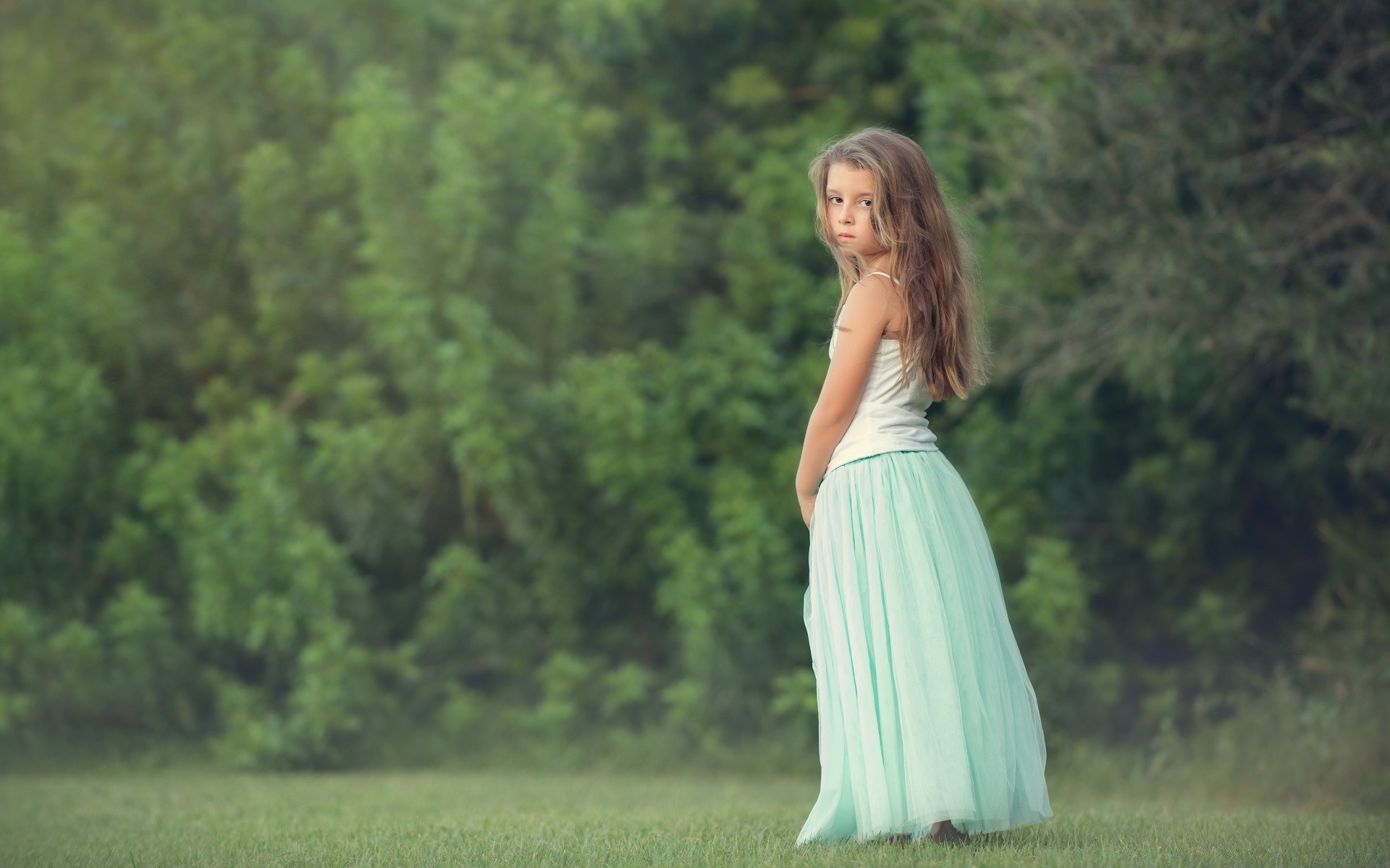 bambini erba all aperto natura estate parco da solo fieno adulto donna ricreazione ricreazione relax