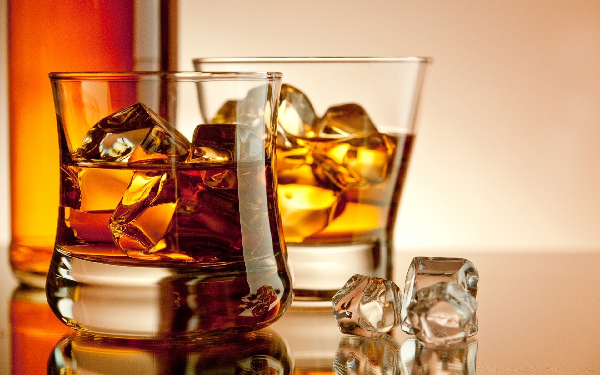 bevande whisky bere vetro scotch alcool bourbon vino liquore bar rum partito ghiaccio lusso ambra