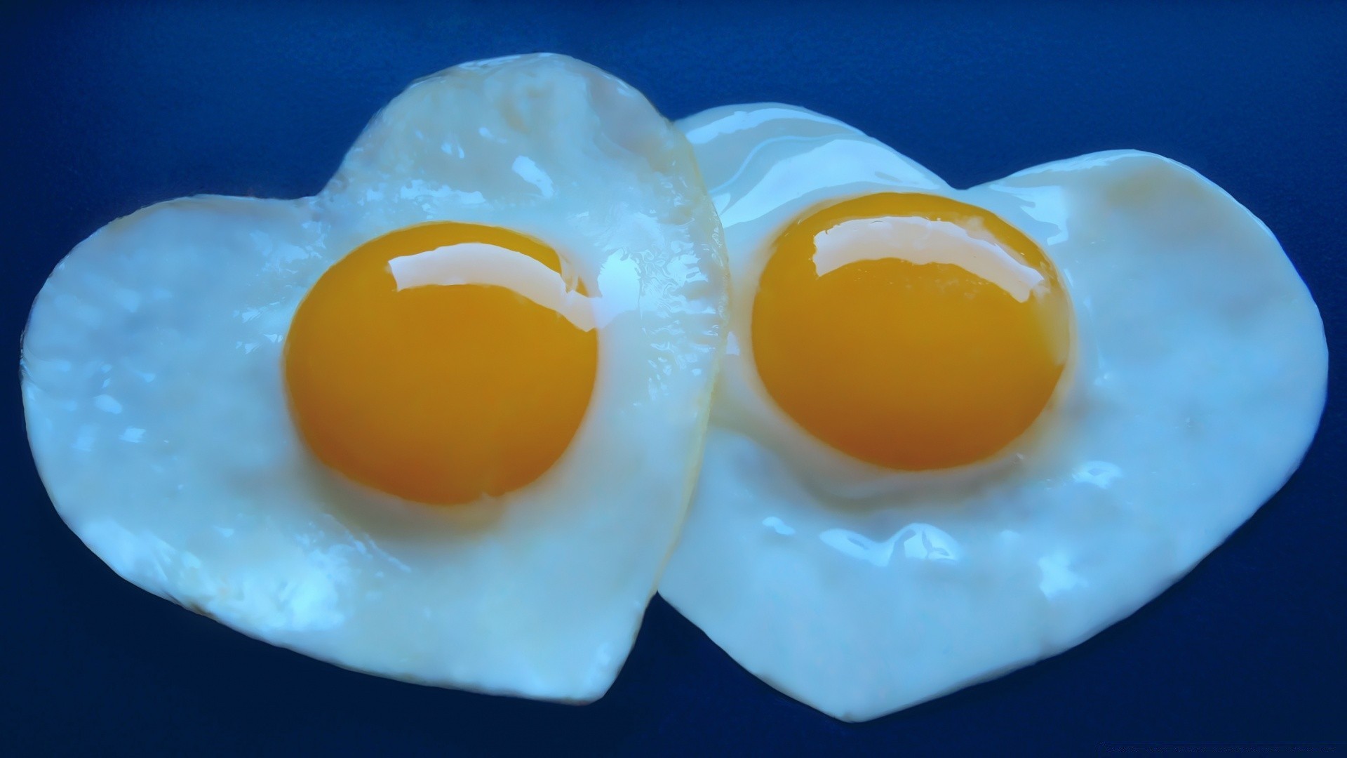 petit déjeuner oeuf jaune d oeuf repas cholestérol aube préparation alimentaire