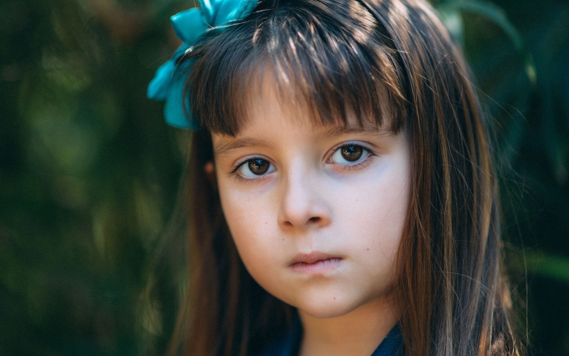 enfants enfant portrait fille femme oeil unique mignon visage