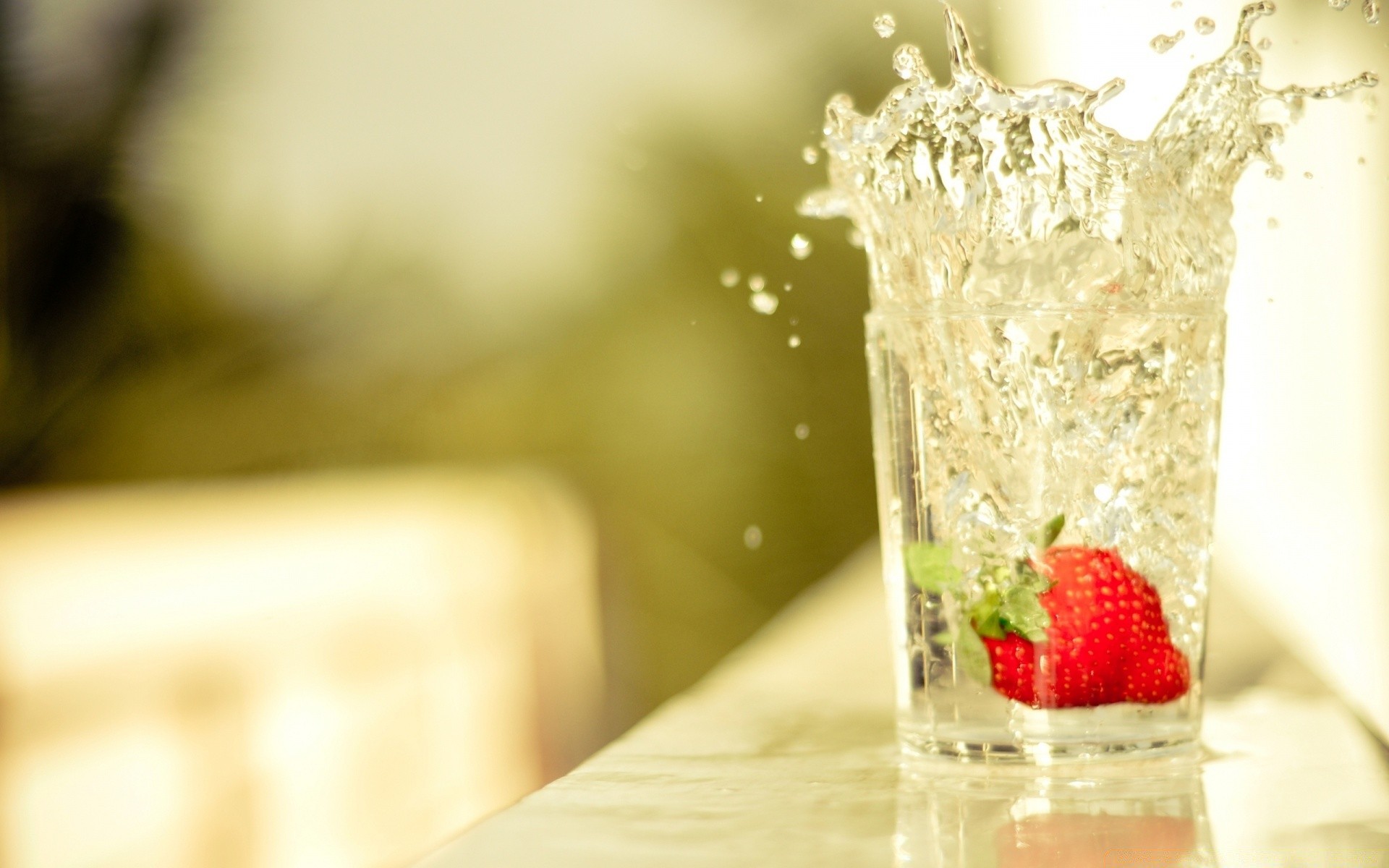 bebidas vidro frutas água gelo comida frio molhado bebida queda borrachão refresco morango doce baga verão