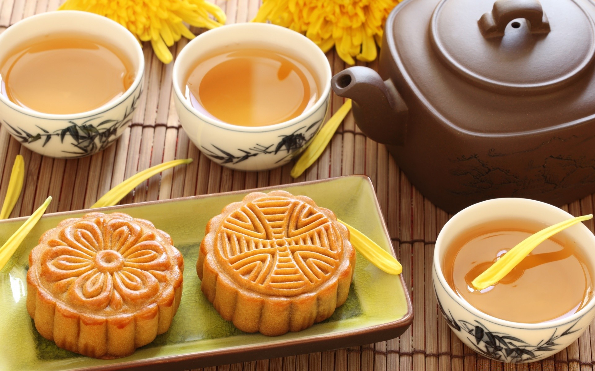 desserts thé tasse théière tasse boire traditionnel chaud alimentaire doux sucre soucoupe gâteau café petit déjeuner table bambou bureau biscuits bois