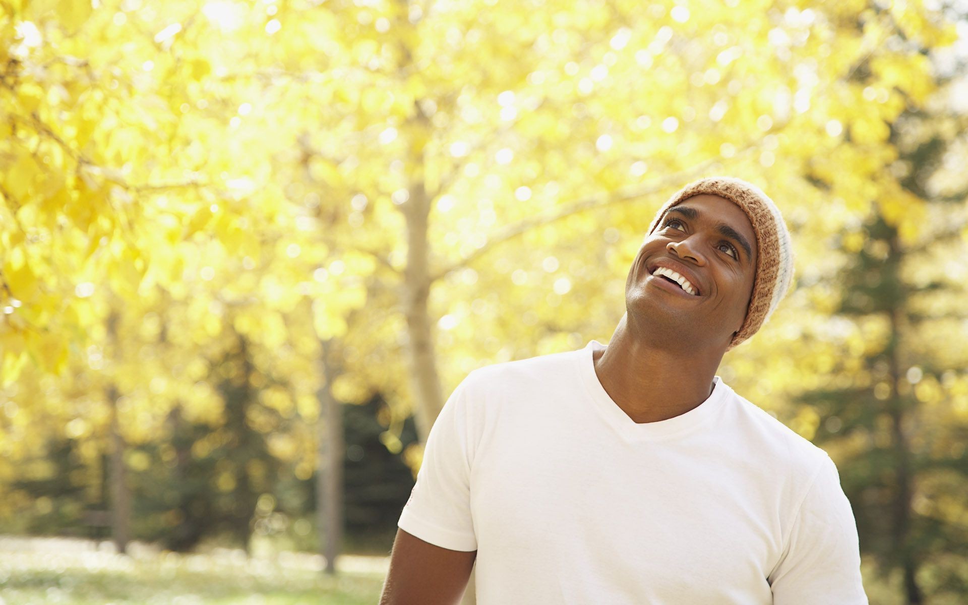 hombres naturaleza al aire libre parque buen tiempo otoño verano vacaciones