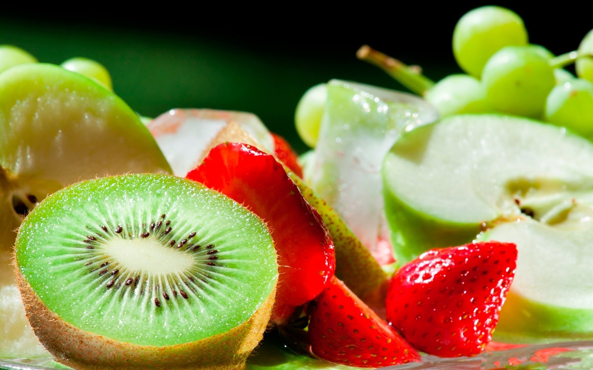 fruit food juicy sweet health kiwi tropical confection healthy strawberry nutrition delicious vitamin refreshment berry leaf summer diet juice