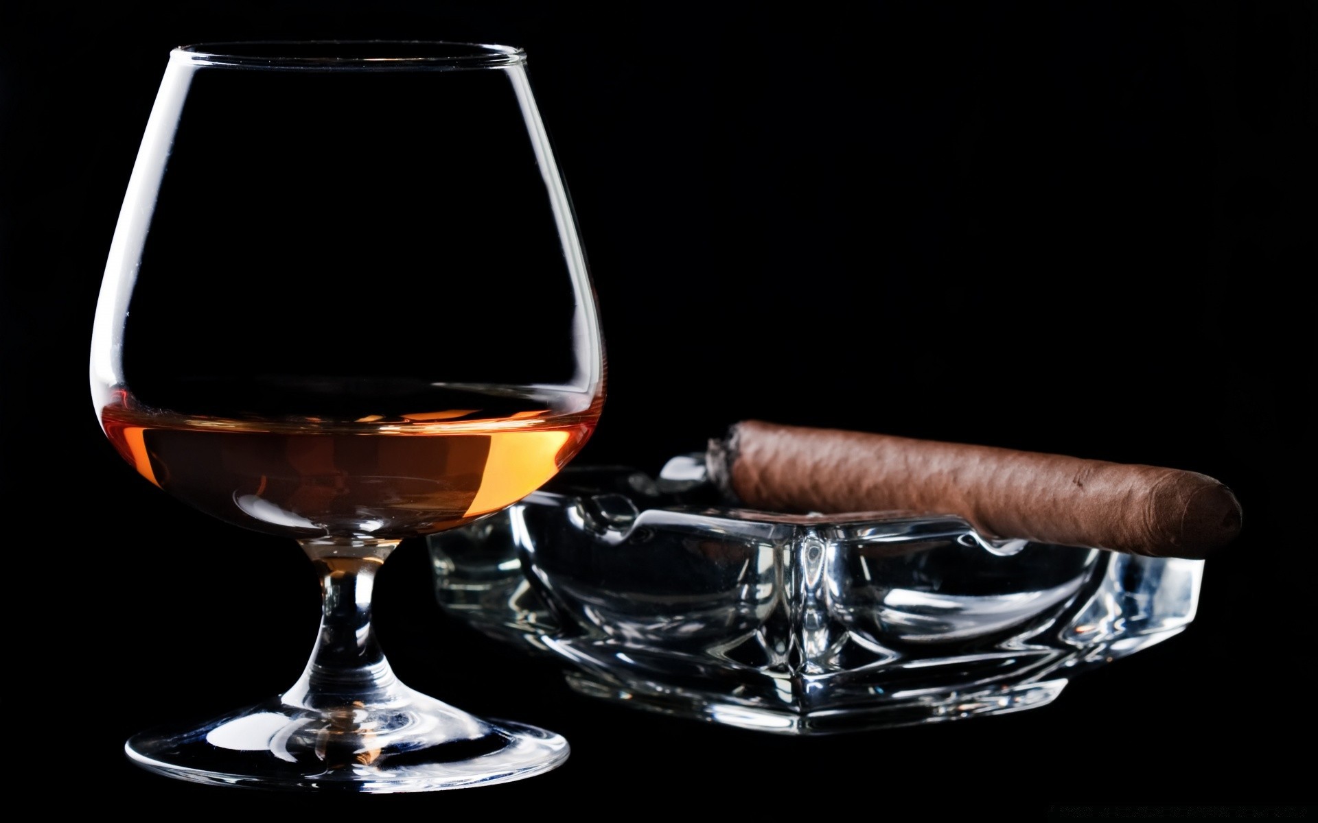 getränke wein trinken glas cognac whisky schnaps scotch bar bourbon flüssigkeit rum alkohol dunkel