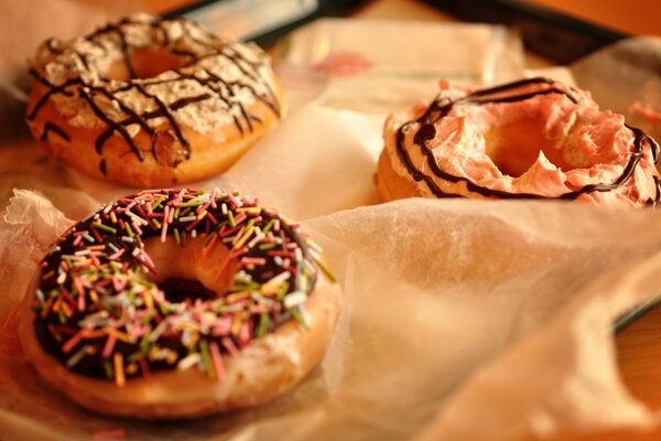 Wunderbares Dessert Donuts mit Glasur