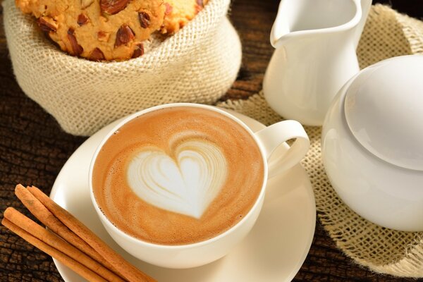 Capuchino con canela y postre para el Desayuno