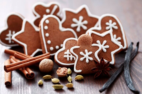 Gingerbread cakes of different shapes