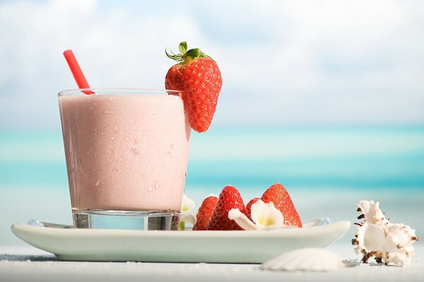 Köstlicher Erdbeershake mit Milch