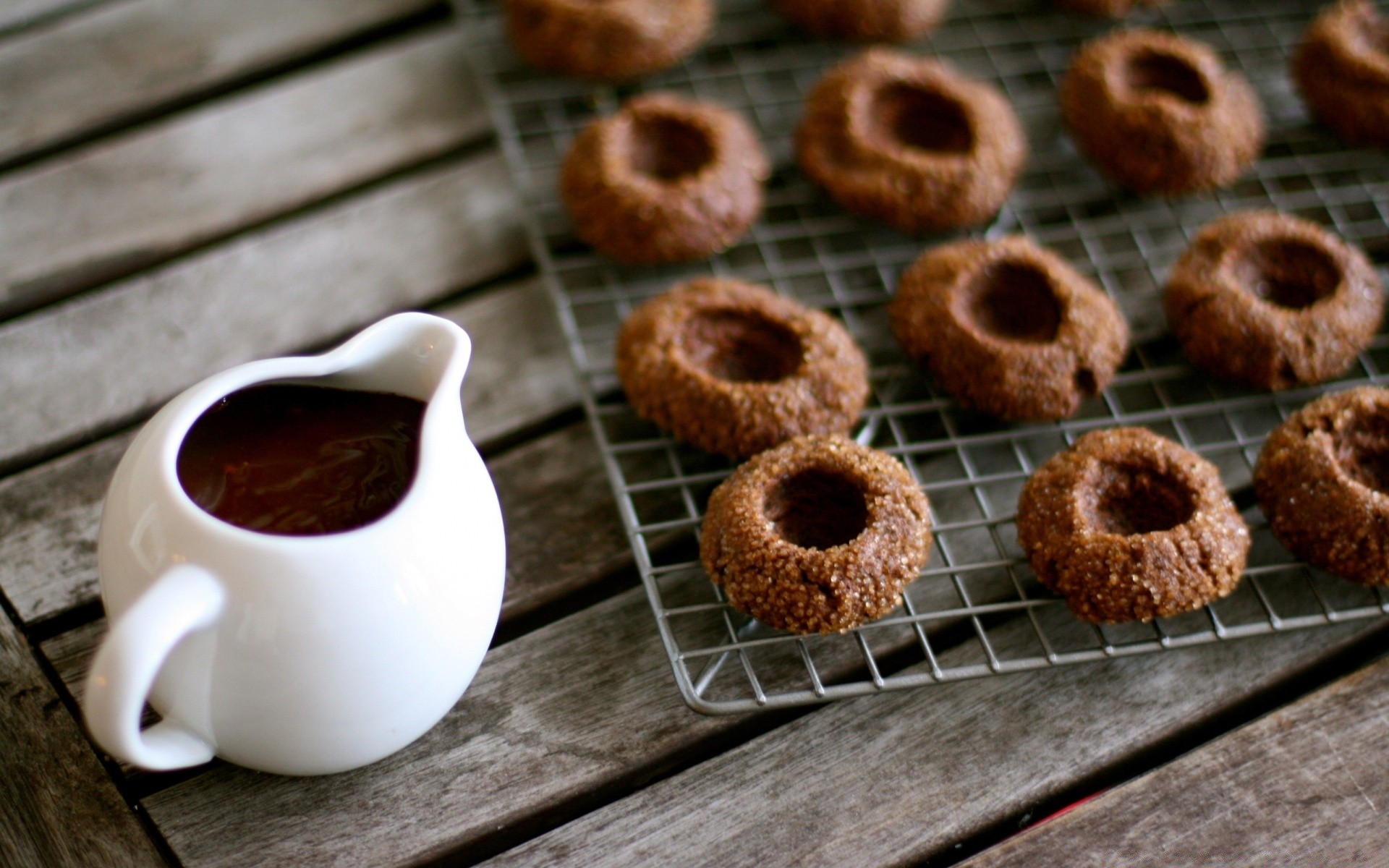 desserts lebensmittel schokolade süß zucker frühstück tasse kaffee lecker erfrischung kekse kuchen holz bäckerei desktop süßigkeiten konditorei milch trinken schließen