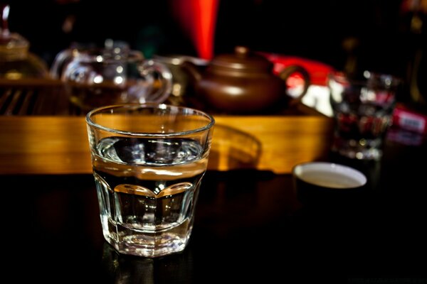 Stillleben in der Bar ein Glas Whisky