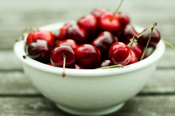 Ripe cherries in a white plate