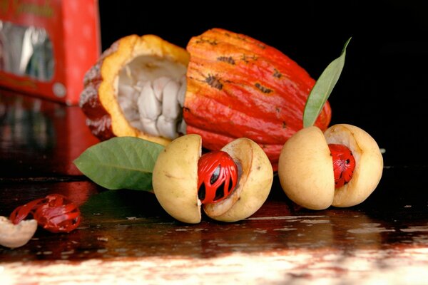 Fond d écran de bureau avec des fruits sur une table en bois