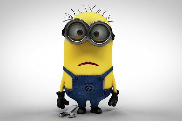 Minion con gafas con la llave en la perplejidad