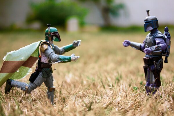 Models of clones from Star Wars in the grass