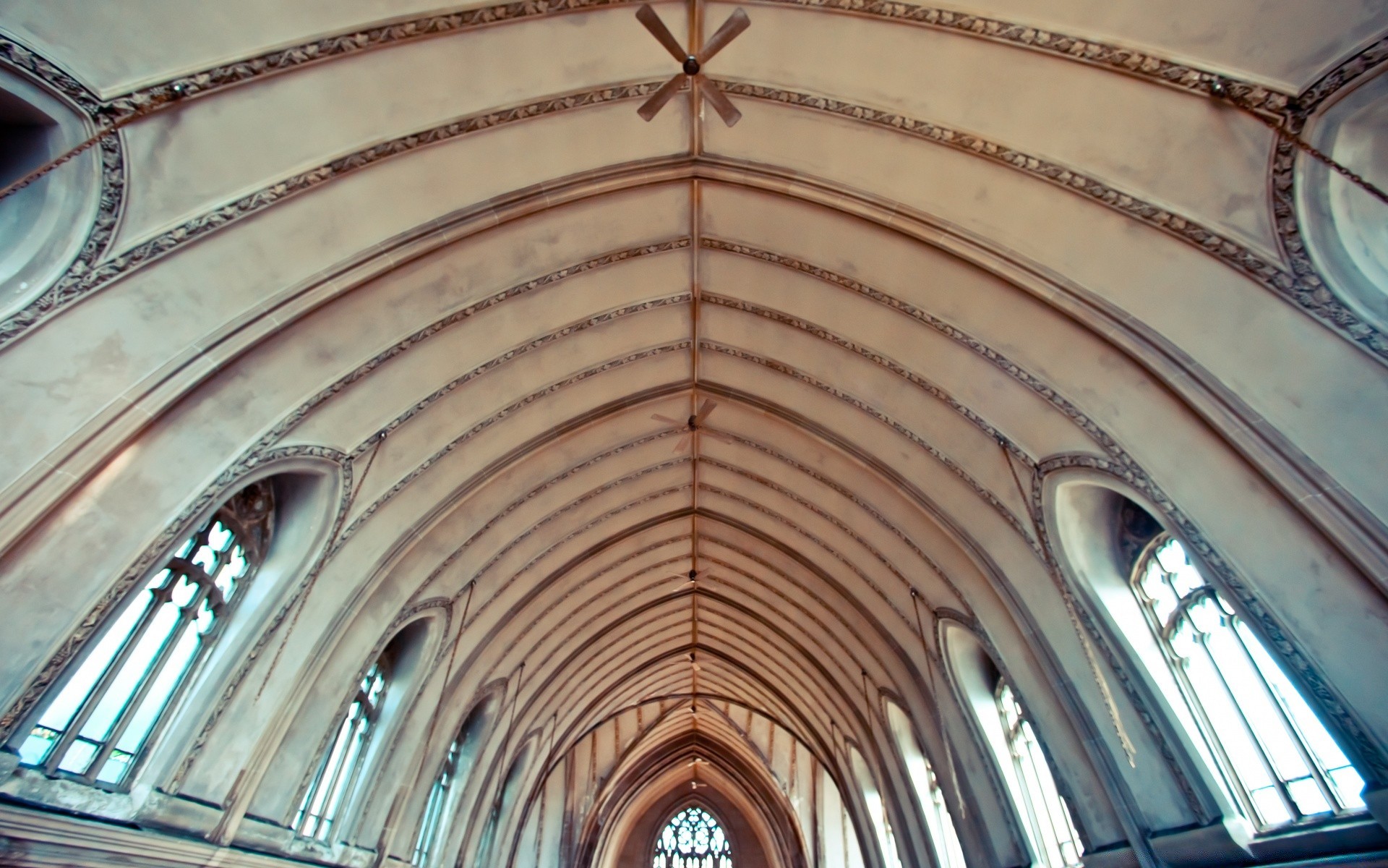 casa e interior teto arquitetura igreja arco religião catedral dentro de casa viagens casa gótico vidro cúpula luz vitrais janelas dentro arte religioso