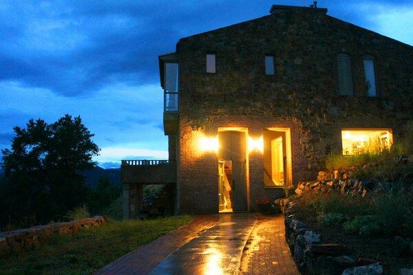 Photo confortable d une maison de deux étages