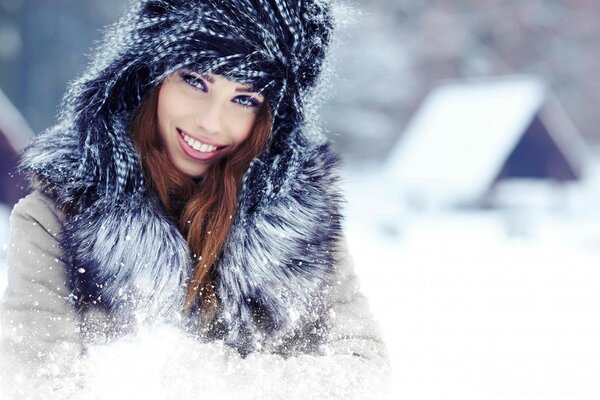 Für andere Mädchen ist der kalte Winter und der Schnee kalt