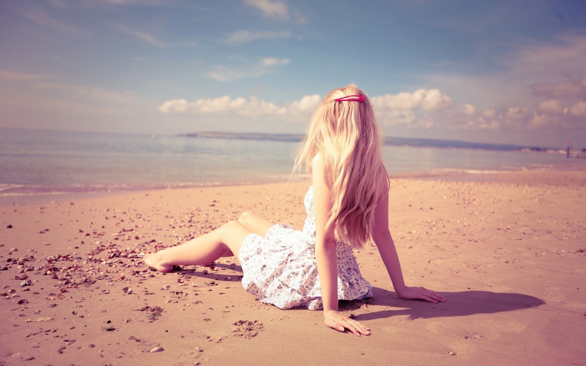 andere mädchen strand sand meer wasser ozean sommer sonne meer reisen mädchen entspannung himmel gutes wetter urlaub natur urlaub sonnenuntergang frau bikini tropisch