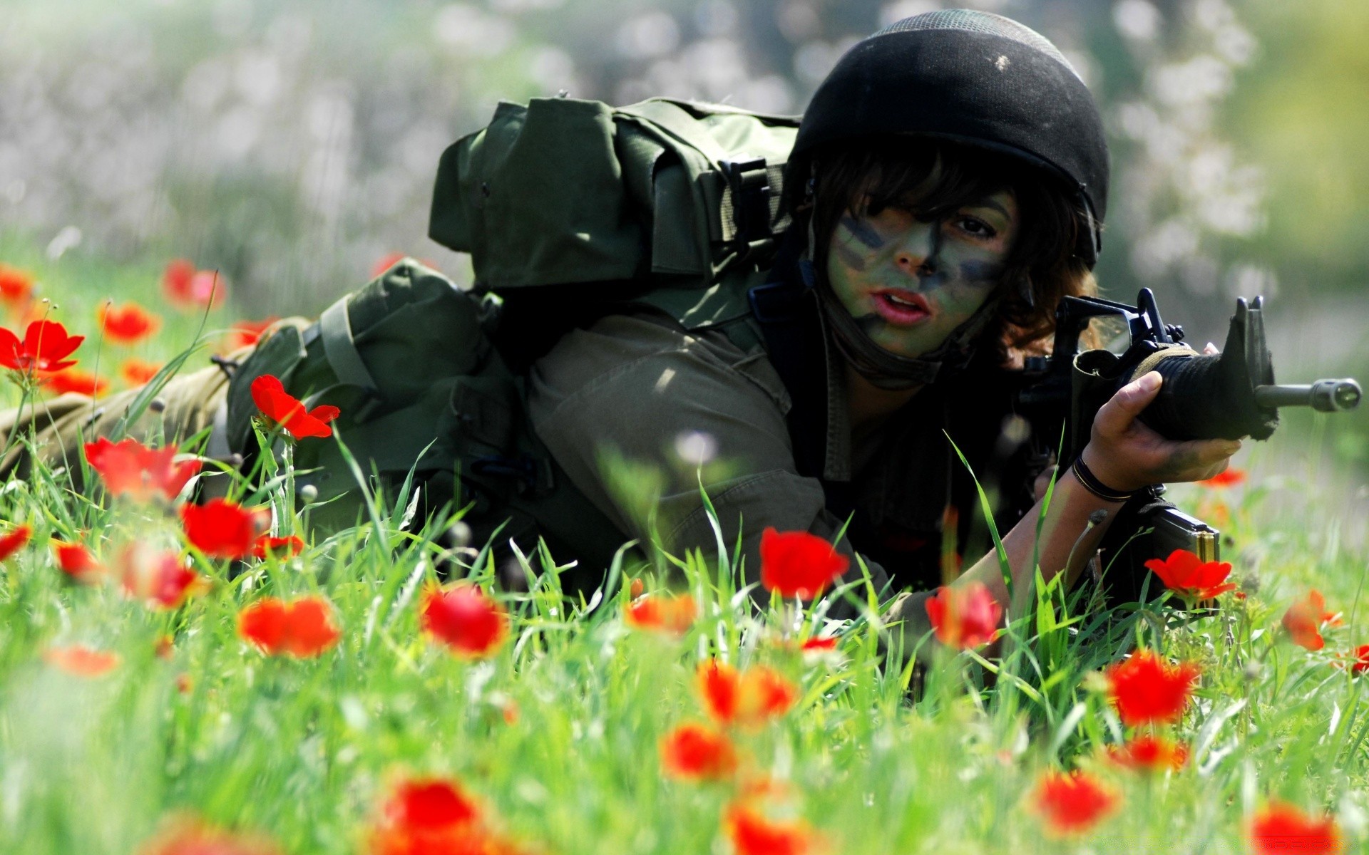 autres filles herbe à l extérieur fleur armée nature été soldat foin poppy guerre champ militaire