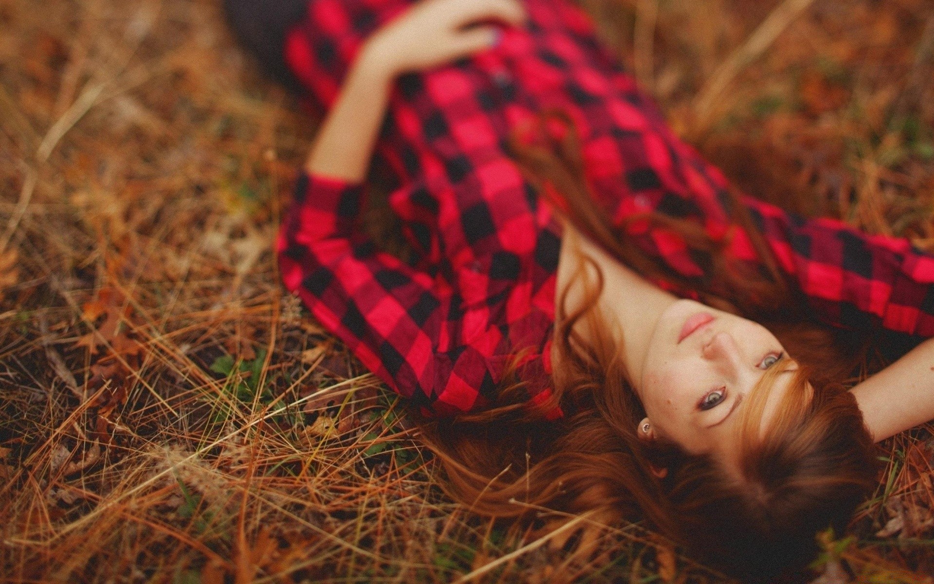 cara y sonrisa chica mujer solo adulto retrato modelo moda al aire libre usar naturaleza sexy