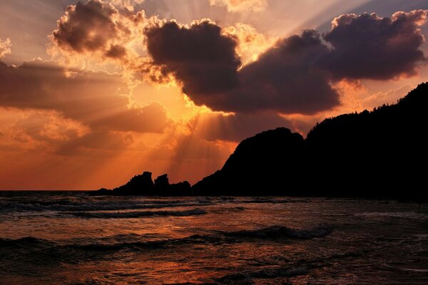 Schöner Sonnenuntergang am Meer