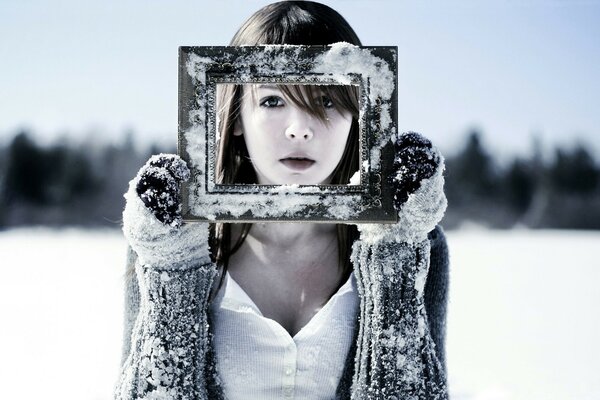 Retrato de una niña en la nieve