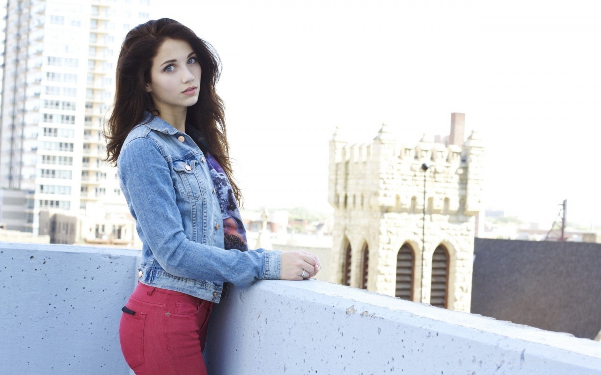 otras chicas urbano mujer adulto al aire libre hermosa retrato casa solo ciudad chica morena invierno calle desgaste luz del día modelo moda