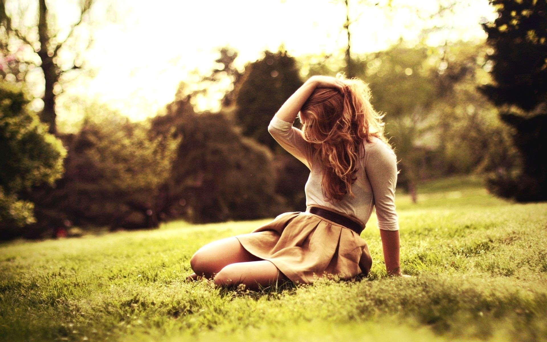 otras chicas chica naturaleza hierba parque mujer retrato sonrisa otoño campo verano hermosa al aire libre modelo buen tiempo puesta de sol vacaciones sol amor relajación