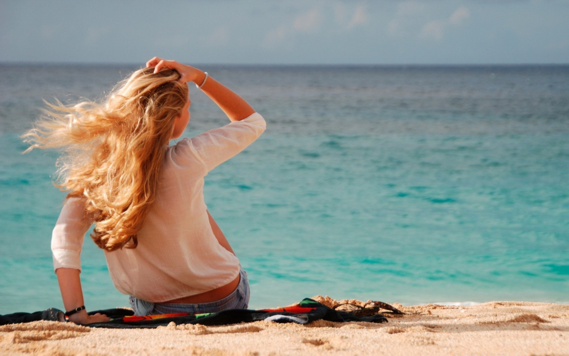 andere mädchen strand meer wasser ozean sand sommer meer urlaub reisen sonne urlaub entspannung gutes wetter himmel tropisch urlaub vergnügen natur