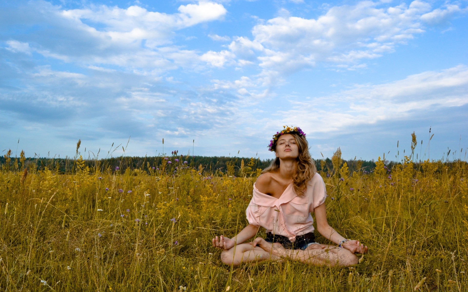 outras garotas natureza feno verão campo grama ao ar livre menina felicidade céu férias relaxamento paisagem