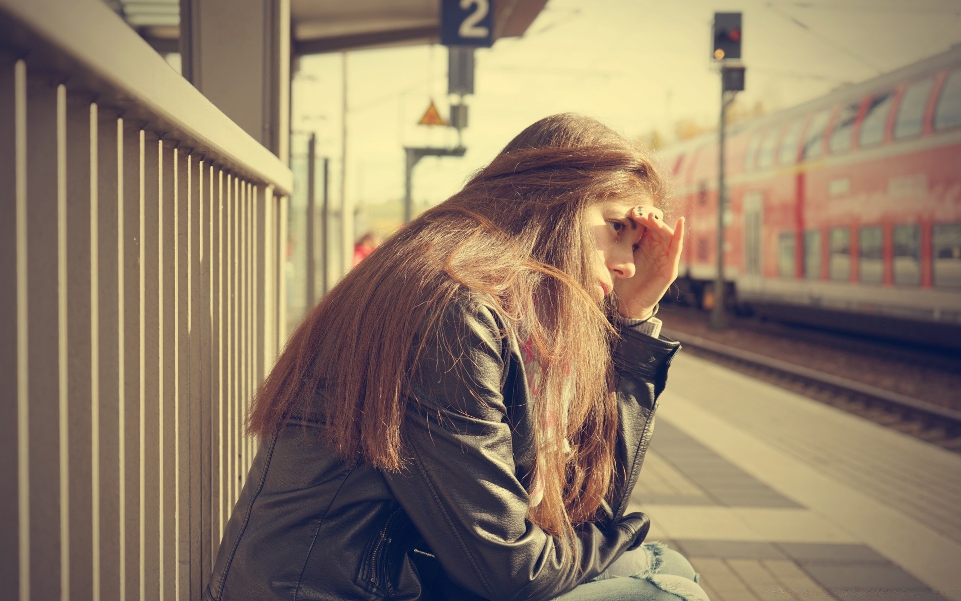 andere mädchen frau erwachsener drinnen porträt mädchen allein unschärfe zimmer