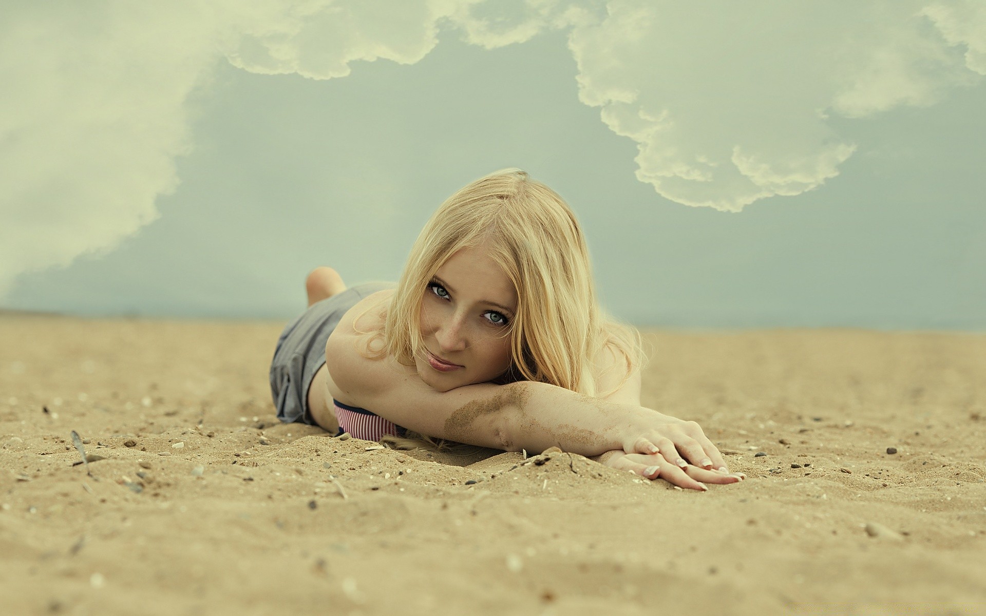 otras chicas arena playa verano naturaleza sol mar agua puesta de sol relajación buen tiempo océano chica viajes vacaciones cielo mujer vacaciones mar libertad al aire libre