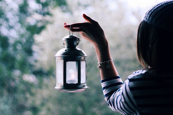 Photo of a phonor in the hands of a girl