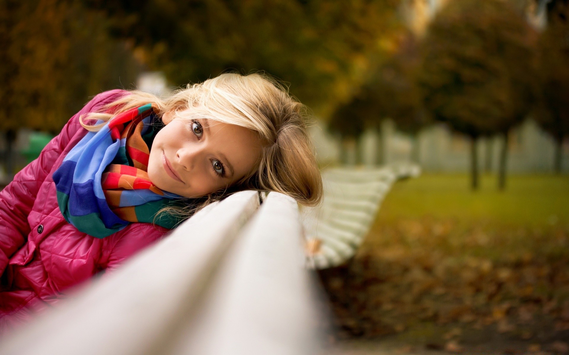 andere mädchen mädchen im freien frau herbst porträt erwachsener ein winter tragen freizeit natur glück mode