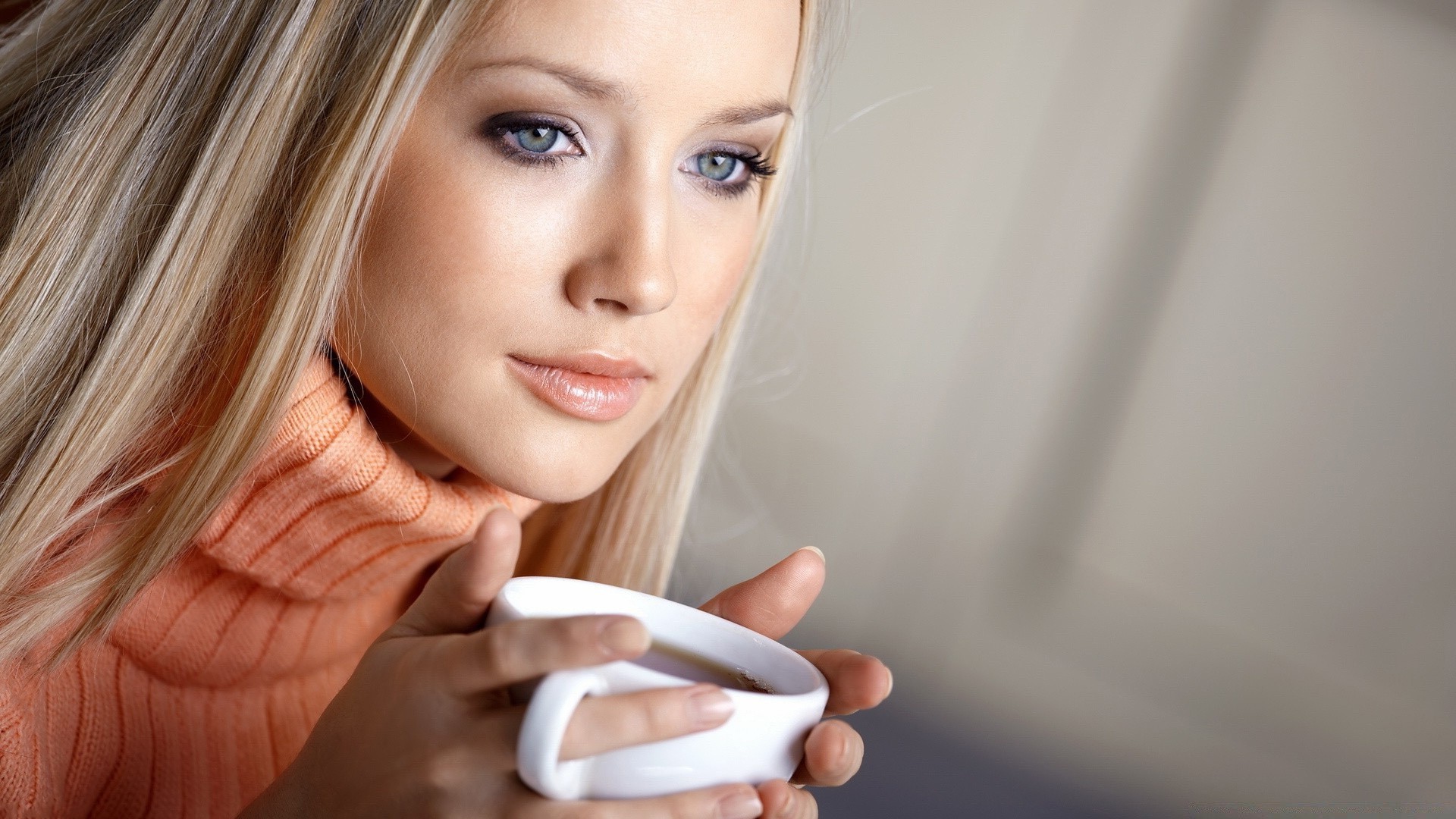 andere mädchen frau drinnen kaffee hübsch entspannung porträt junge erwachsene ein