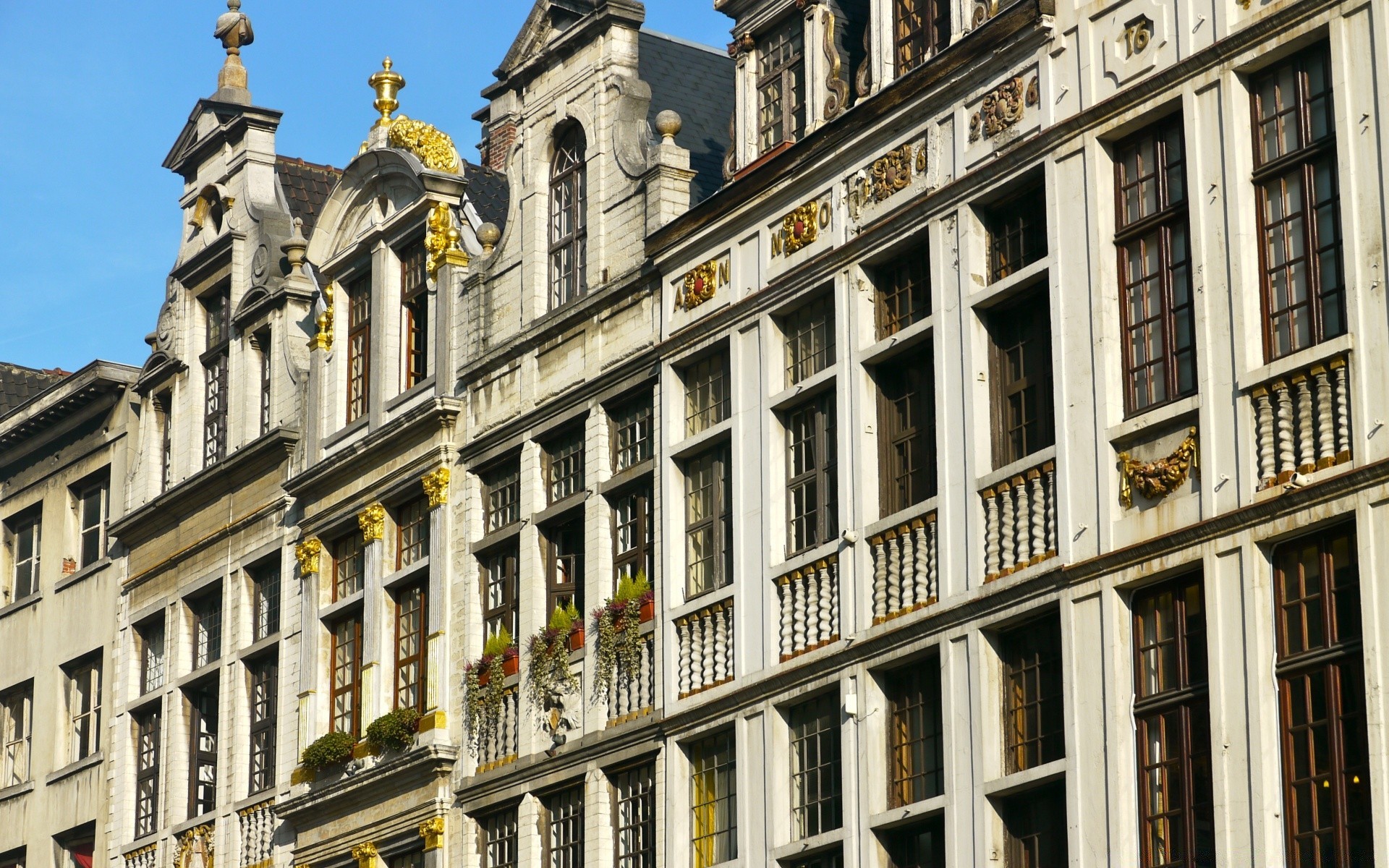 haus & innen architektur haus reisen stadt fassade alt im freien haus tourismus himmel sehenswürdigkeit städtisch fenster außen stadt