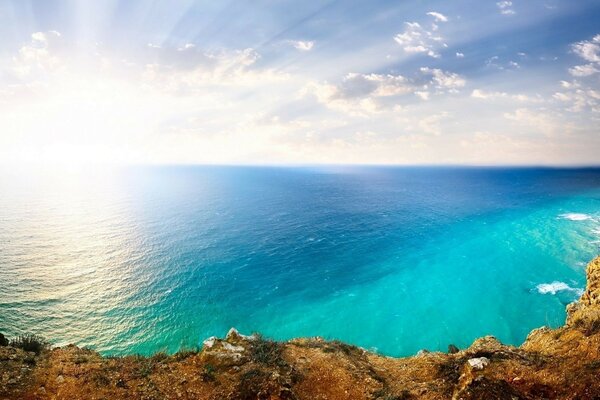 Spettacolare vista sul mare dalla scogliera