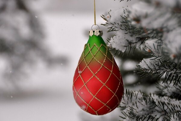 Праздичная, новогодняя игрушка на елке