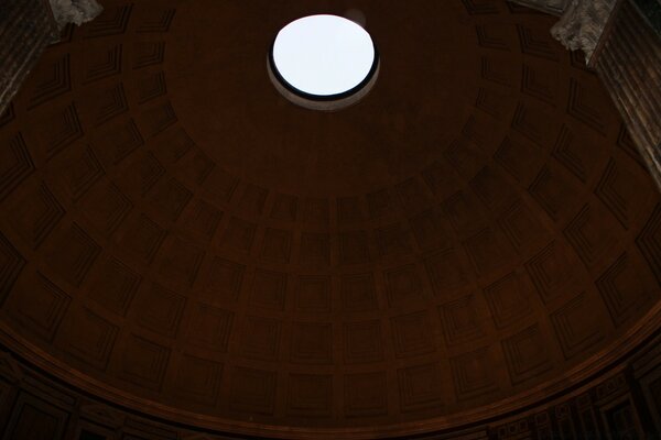 The hole in the dome of the temple