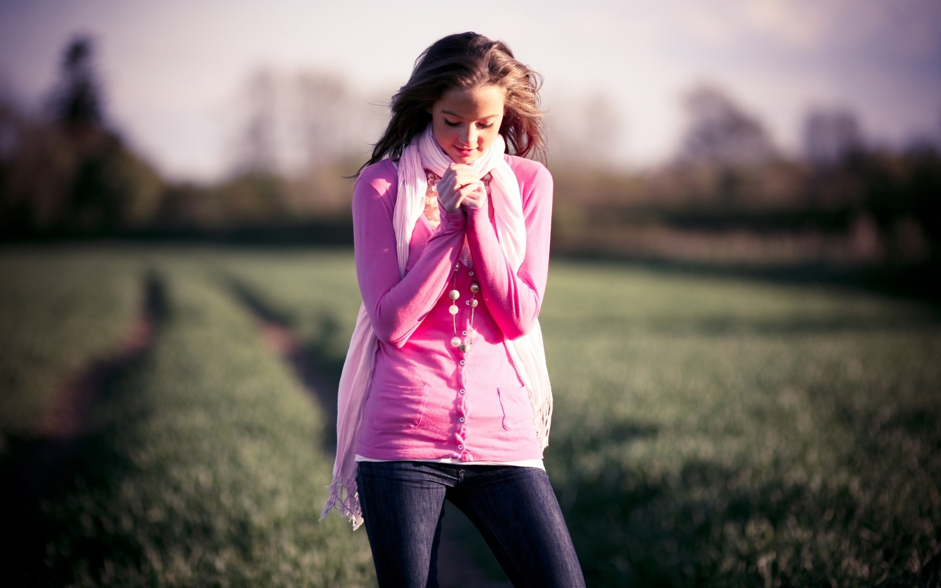 autres filles nature à l extérieur automne femme fille herbe été coucher de soleil loisirs parc plaisir jeune portrait mode beau temps