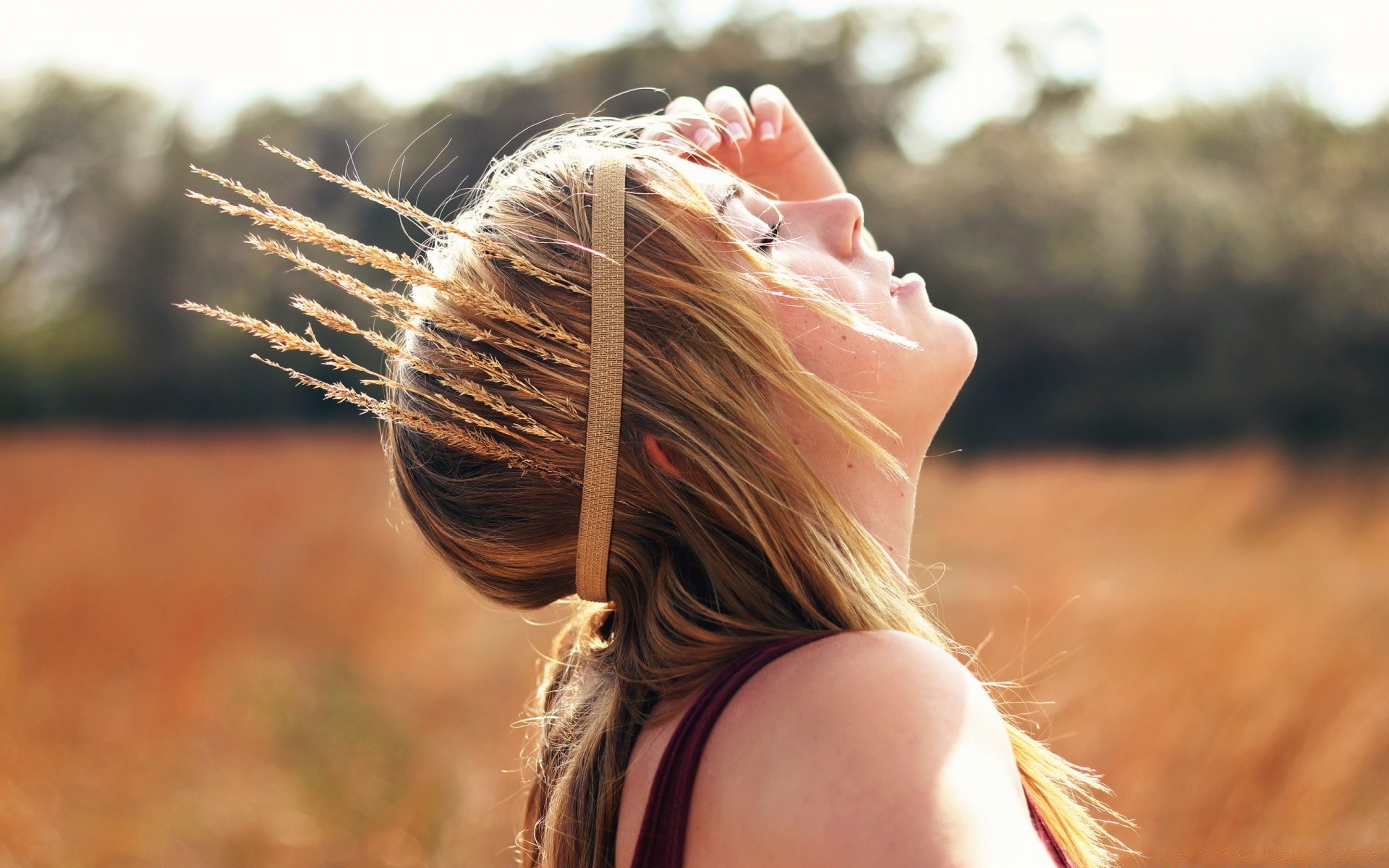 autres filles nature à l extérieur femme fille été beau temps portrait coucher de soleil seul soleil plage adulte ciel beau cheveux champ loisirs voyage mode